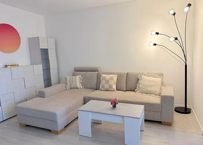 Διαμέρισμα Modern Flat With Big Balcony & Garage Parking *