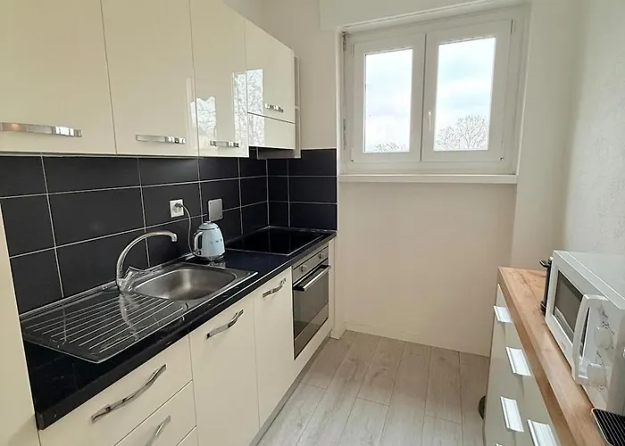 Modern Flat With Big Balcony & Garage Parking Διαμέρισμα *