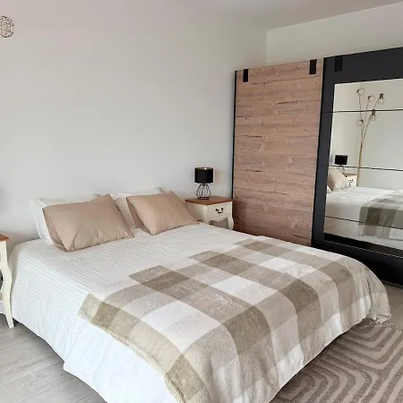 Modern Flat With Big Balcony & Garage Parking Apartamento