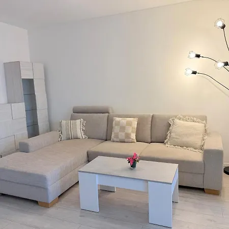Apartamento Modern Flat With Big Balcony & Garage Parking *